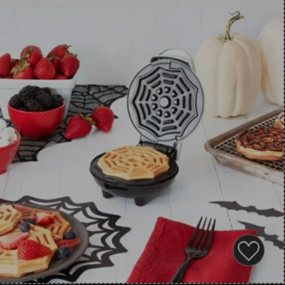 New in Box Dash Mini Spiderweb Waffle Maker - Picture 4 of 5